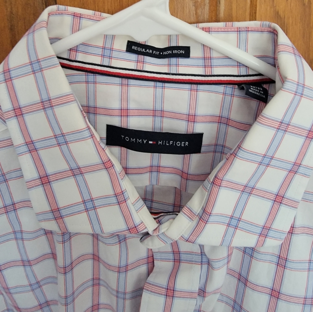Tommy Hilfiger mens dress shirt size 17 32/33 white with red and blue stripes